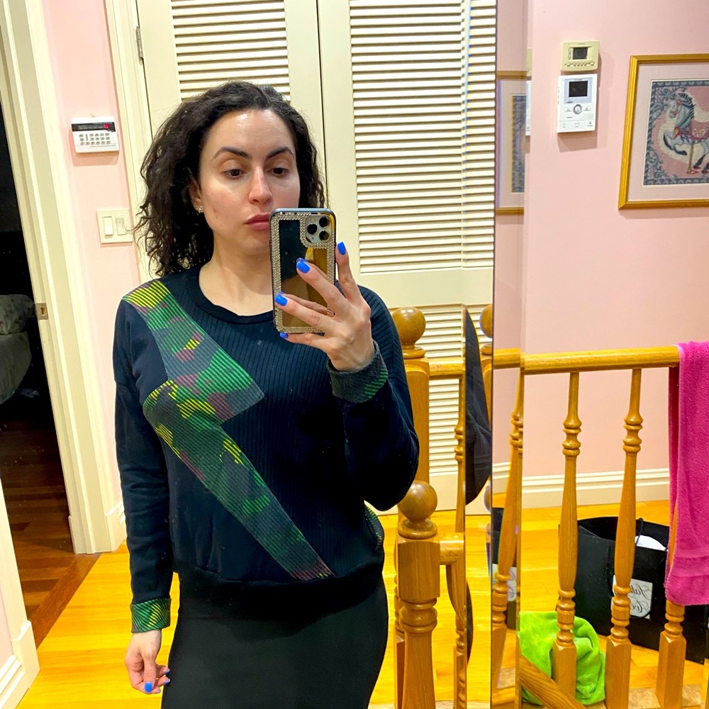 Women Top in excellent condition.
